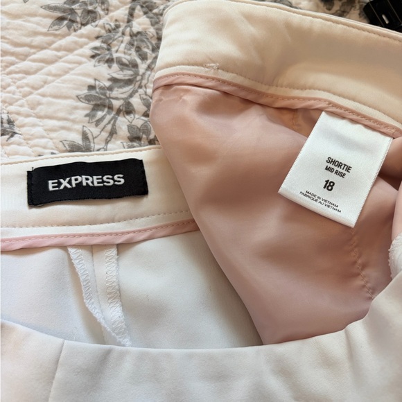 Express Classic White shortie mid rise - Picture 5 of 7